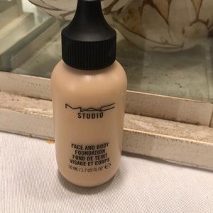 Mac face and body foundation